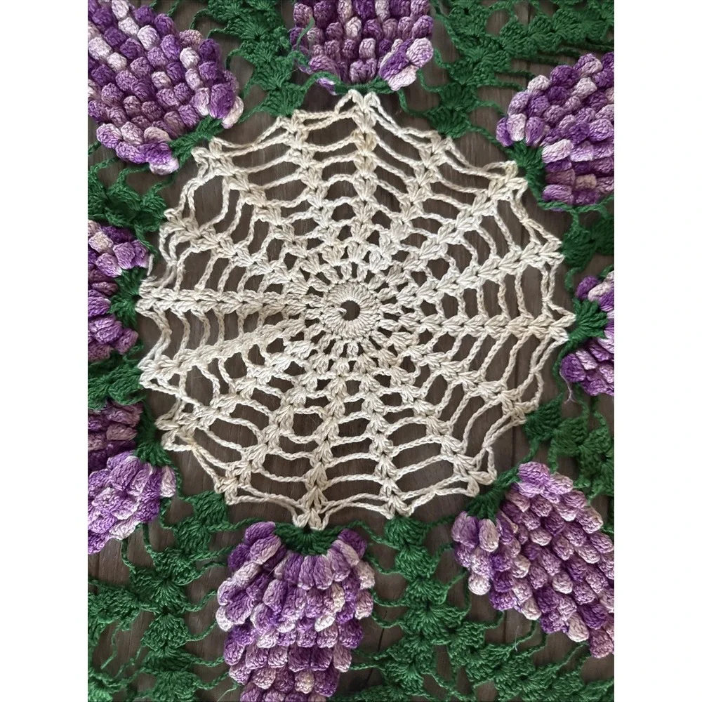 Vintage Grape Doillie Doily‎ Raised Garage Handmade Crochet White Green Purple